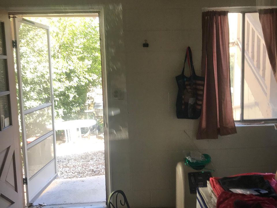 1st image of 255 Oak Dr #3
