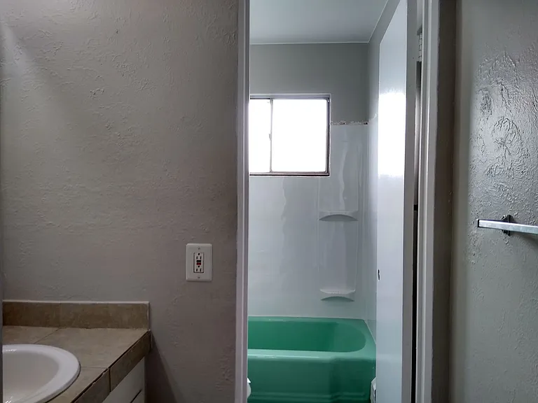 1990 N Beeler St #8 — Photo 34