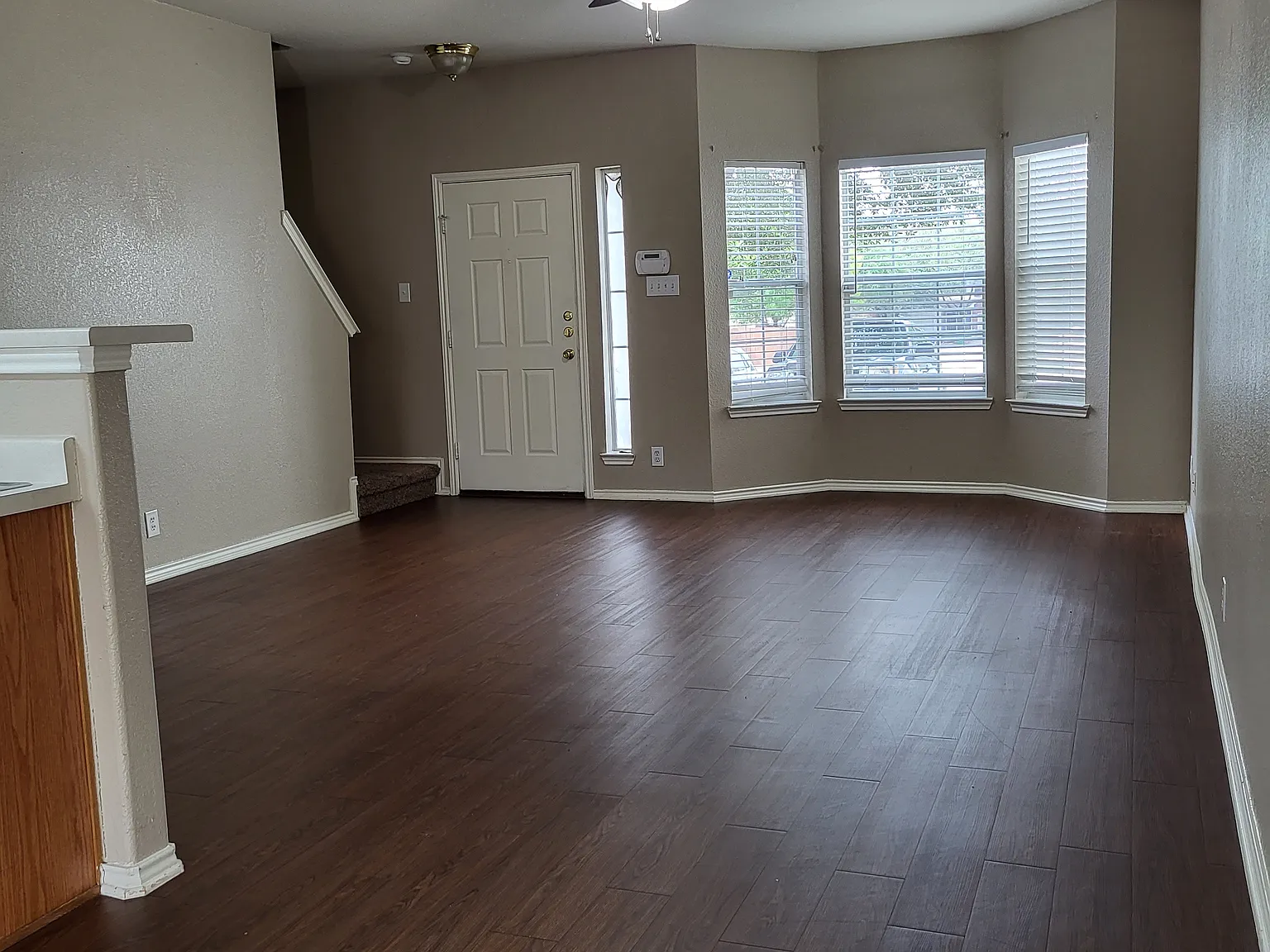 2 bed, 2.5 bath, 1052 sqft, $1,350 — Photo 2