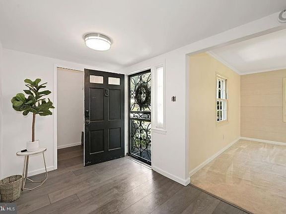 5th image of 10 Touraine Ct