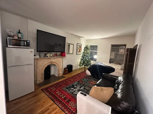 162 East 61st Street image 1 of 5