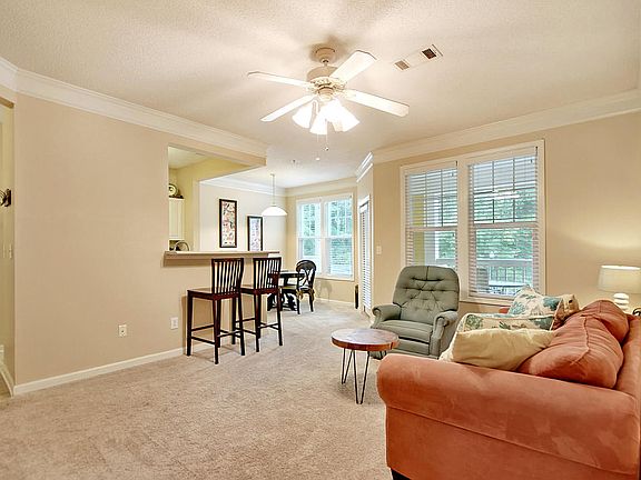 5th image of 1021 Rosewood Ln #1021