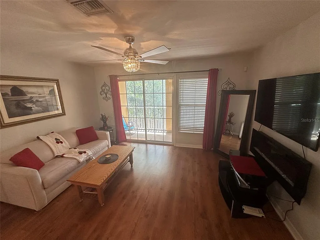 2 bed, 2.5 bath, 1064 sqft, $2,200 — Photo 4