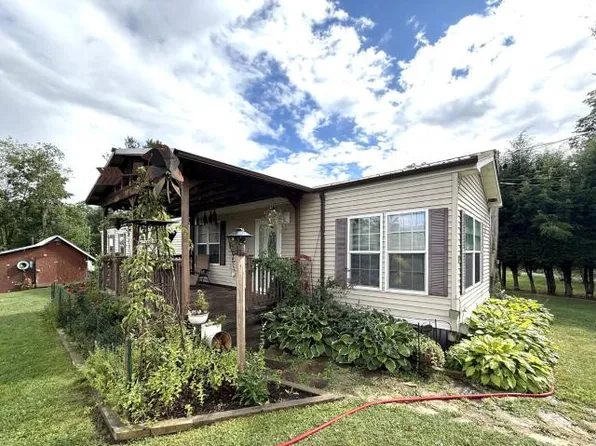 69 Railroad St, Clarendon, PA 16313