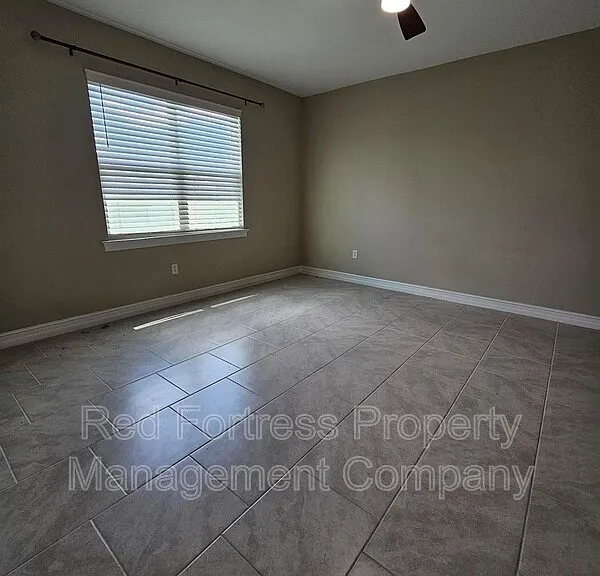 623 Parkshore Lake Ave — Photo 7