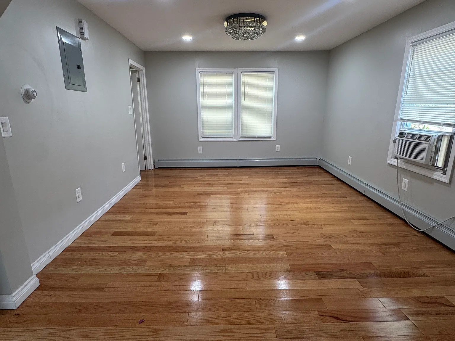 3 bed, $3,350 — Photo 1