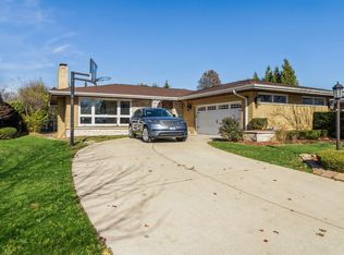 49 Deerpath Ln, La Grange Park, IL 60526