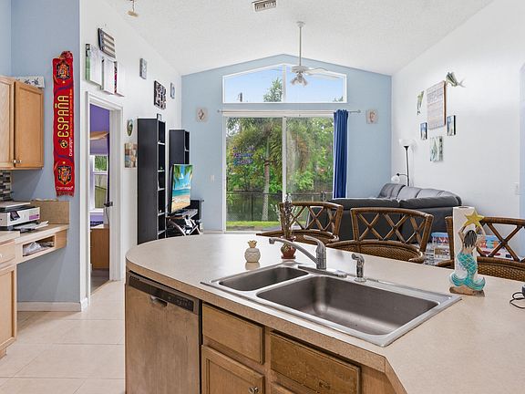 4th image of 1724 Sawgrass Circle