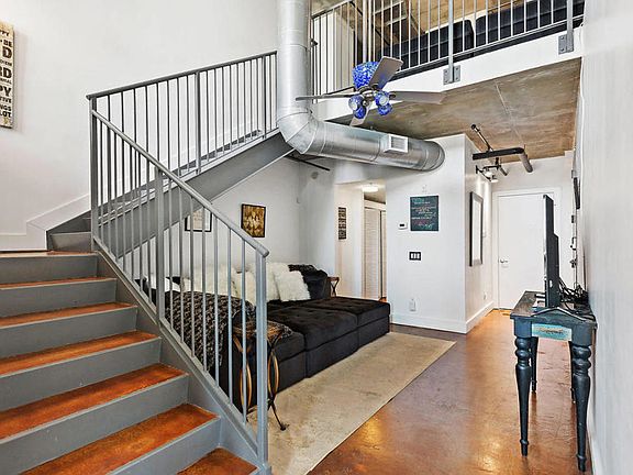 4th image of 185 NE 4th Ave APT 306
