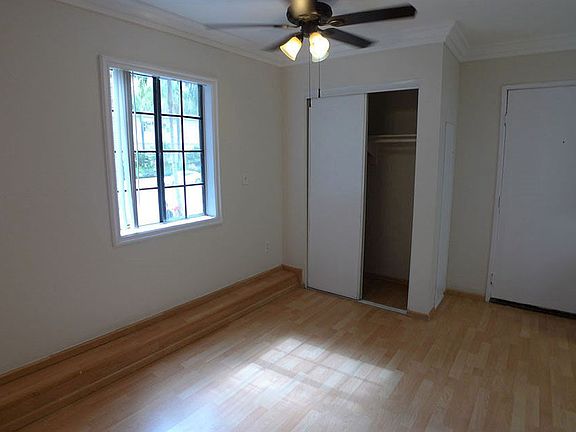 5th image of 2020 N Beachwood Dr APT 101