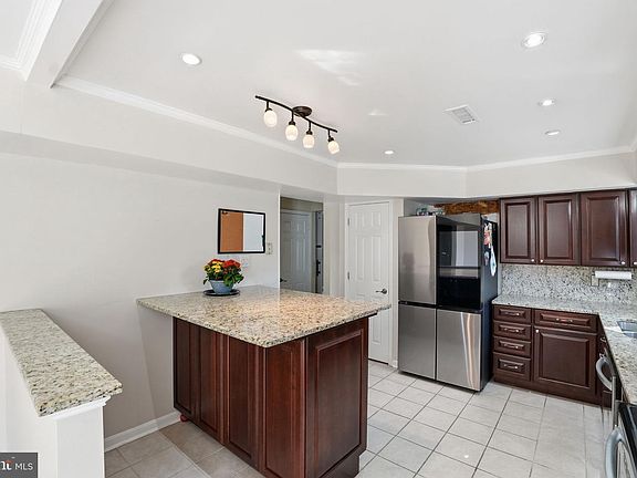 4th image of 4110 Nesconset Dr