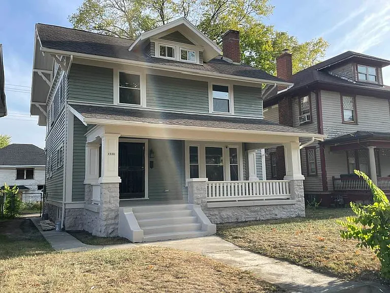 1506 W Grand Ave — Photo 2