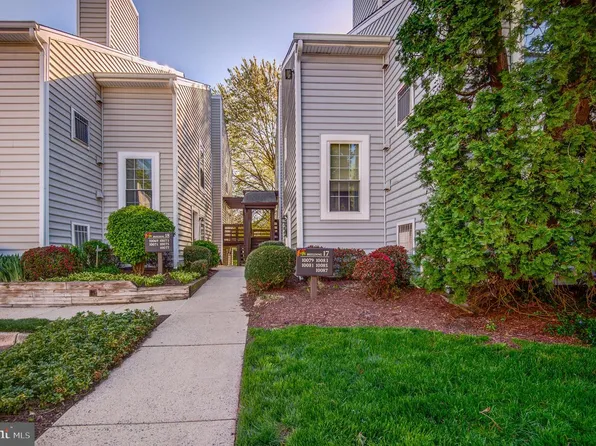 10087 Oakton Terrace Rd, Oakton, VA 22124