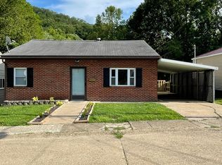 111 Fairview Dr, Hurricane, WV 25526