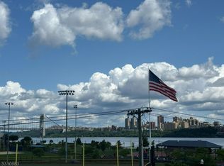 1111 River Rd APT D17, Edgewater, NJ 07020