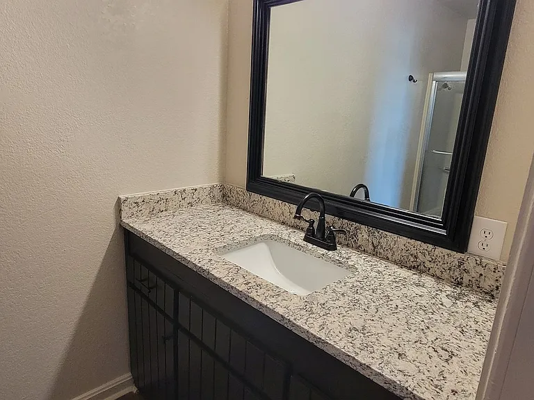 800-804 Laurelwood Dr — Photo 18