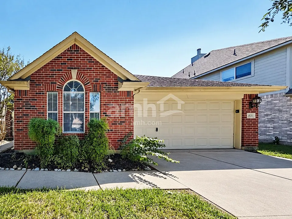 3523 Pine Valley Dr