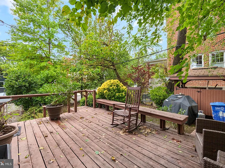 1501 Crittenden St NW — Photo 45