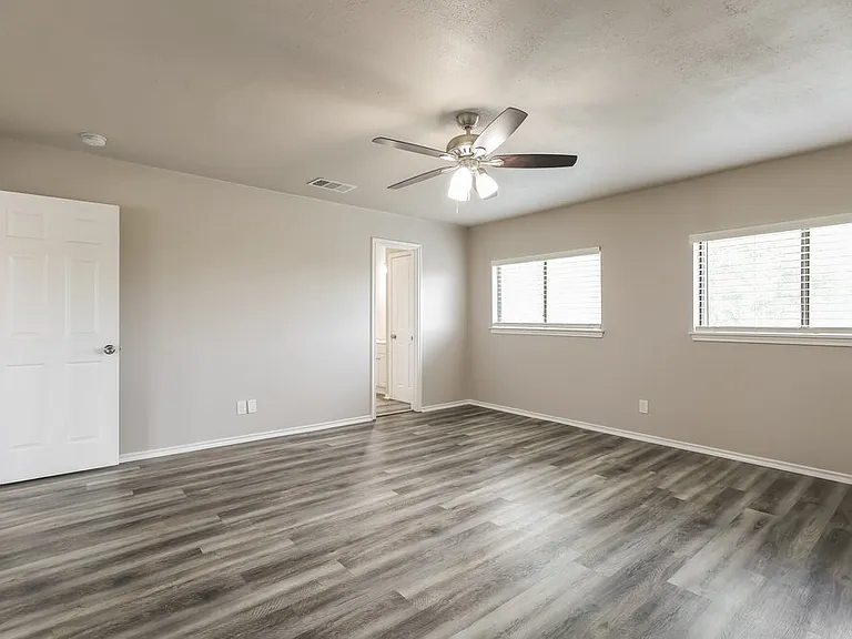 8151 Cheryl Meadow Dr — Photo 10