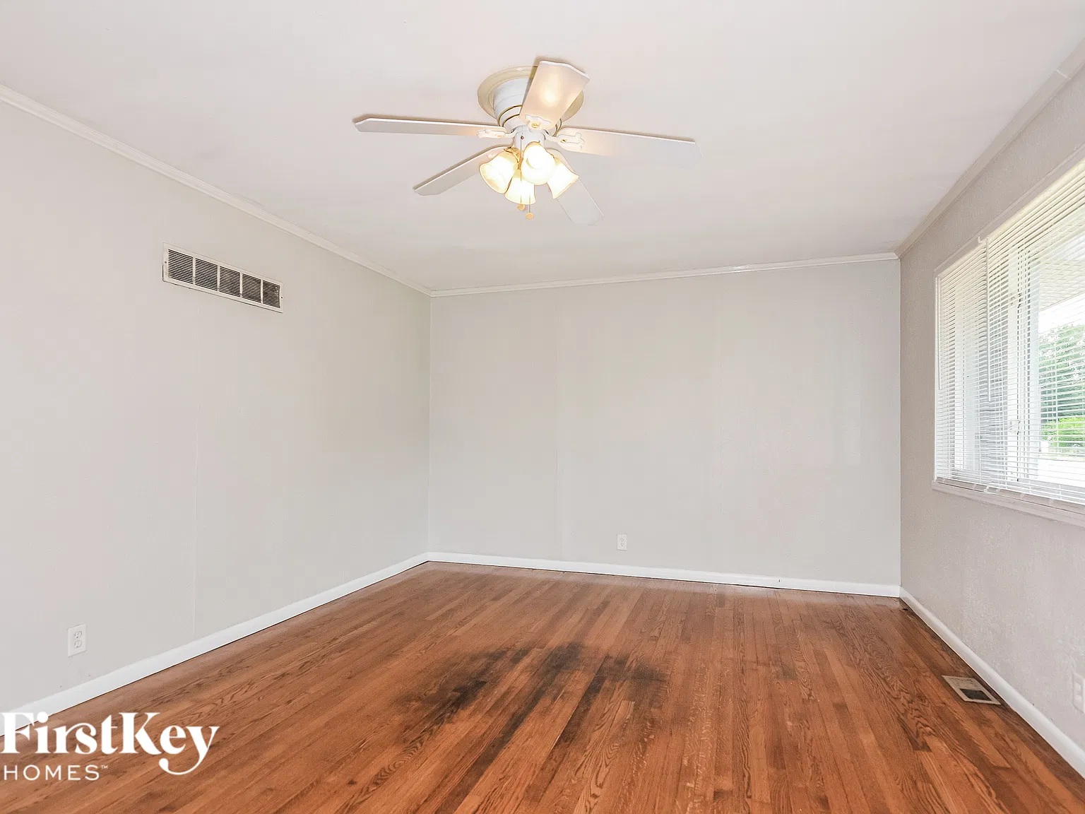 3 bed, 1.5 bath, 1025 sqft, $1,675 — Photo 3