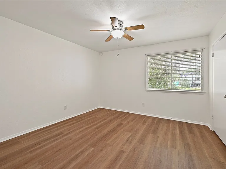 2800 Longmire Dr #9 — Photo 12