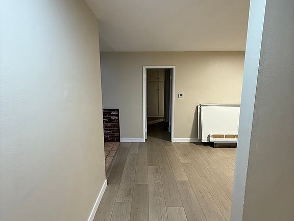 3rd image of 6942 Oxford Dr