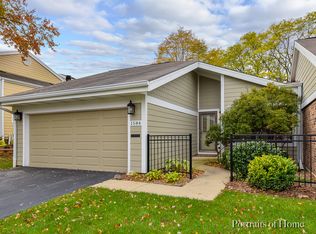 1584 Woodhaven St, Wheaton, IL 60189