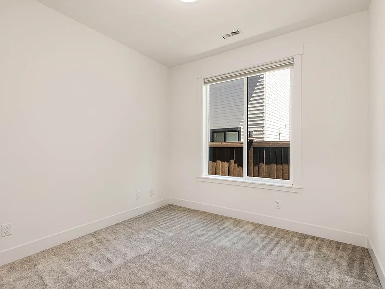 1781 246th Ct NE — Photo 13
