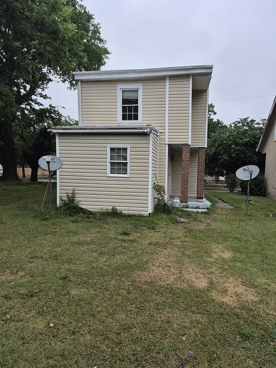 Building Photo - 811 Rex Ave