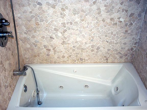 5th image of 5200 Martel Ave APT 13B