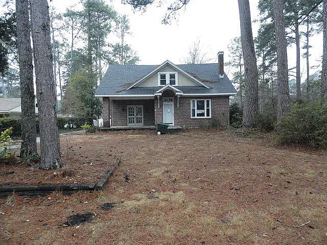 8 bed, 3777 sqft, $605 — Photo 2