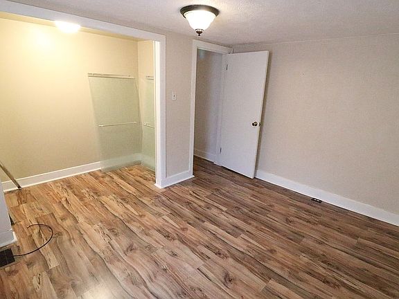 5th image of 709 S Carlisle Ln