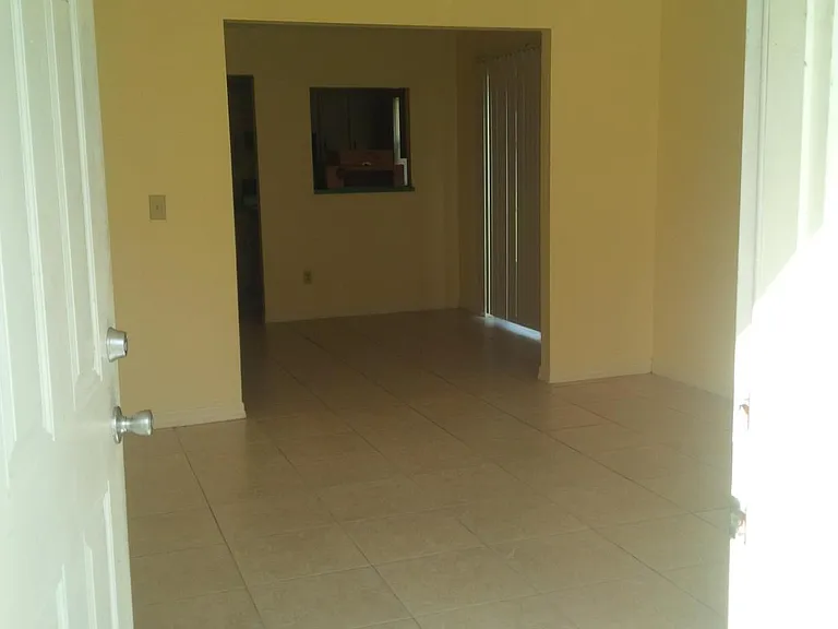 928 NW 57th Ct — Photo 3