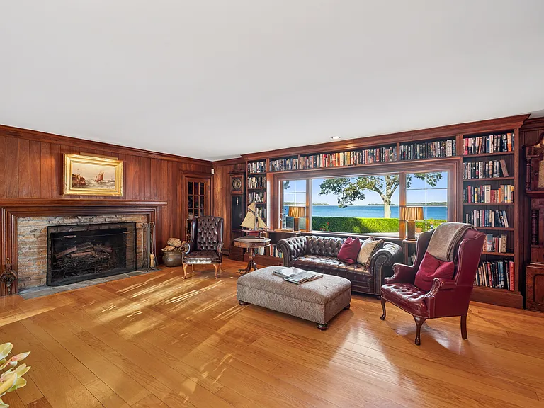 43 Mashomuck Dr — Photo 14