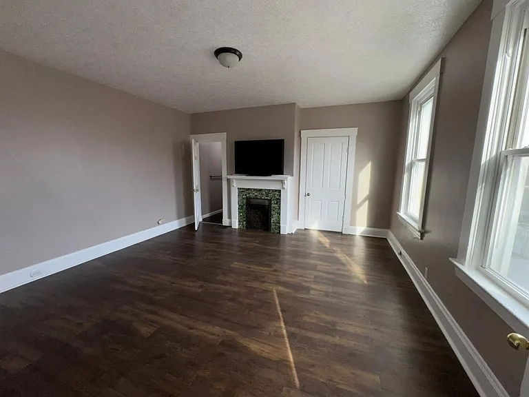 1014 Considine Ave — Photo 12