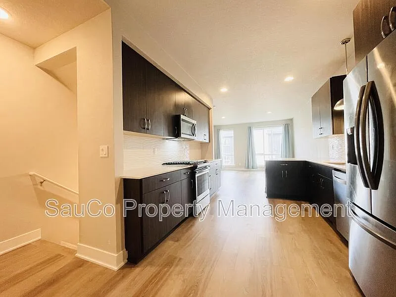 3 bed, 3.0 bath, 1697 sqft, $2,750 — Photo 3