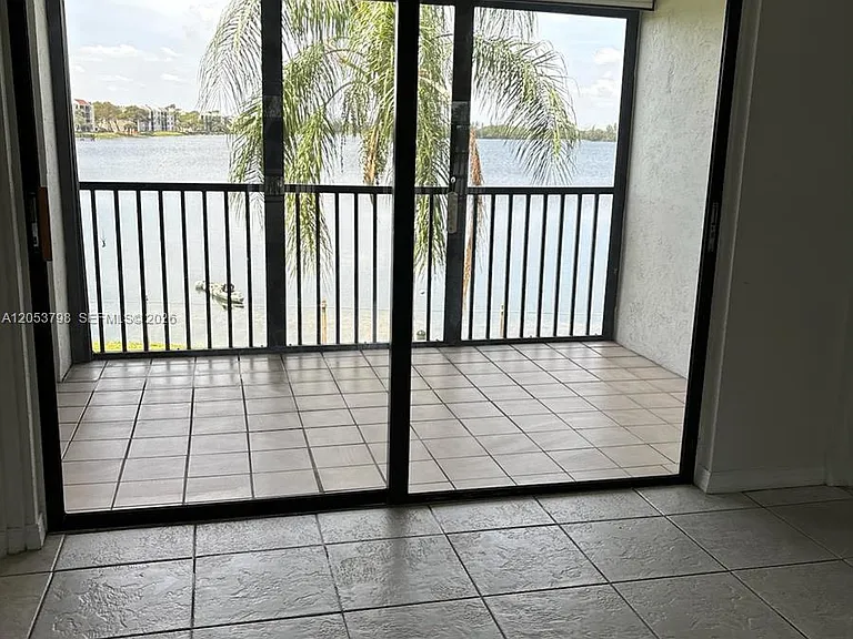112 Lake Emerald Dr #207 — Photo 9