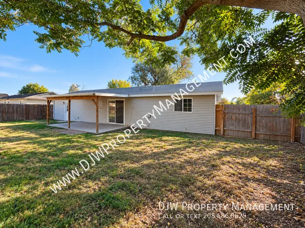 12 S Duncan Ave, Middleton, ID 83644
