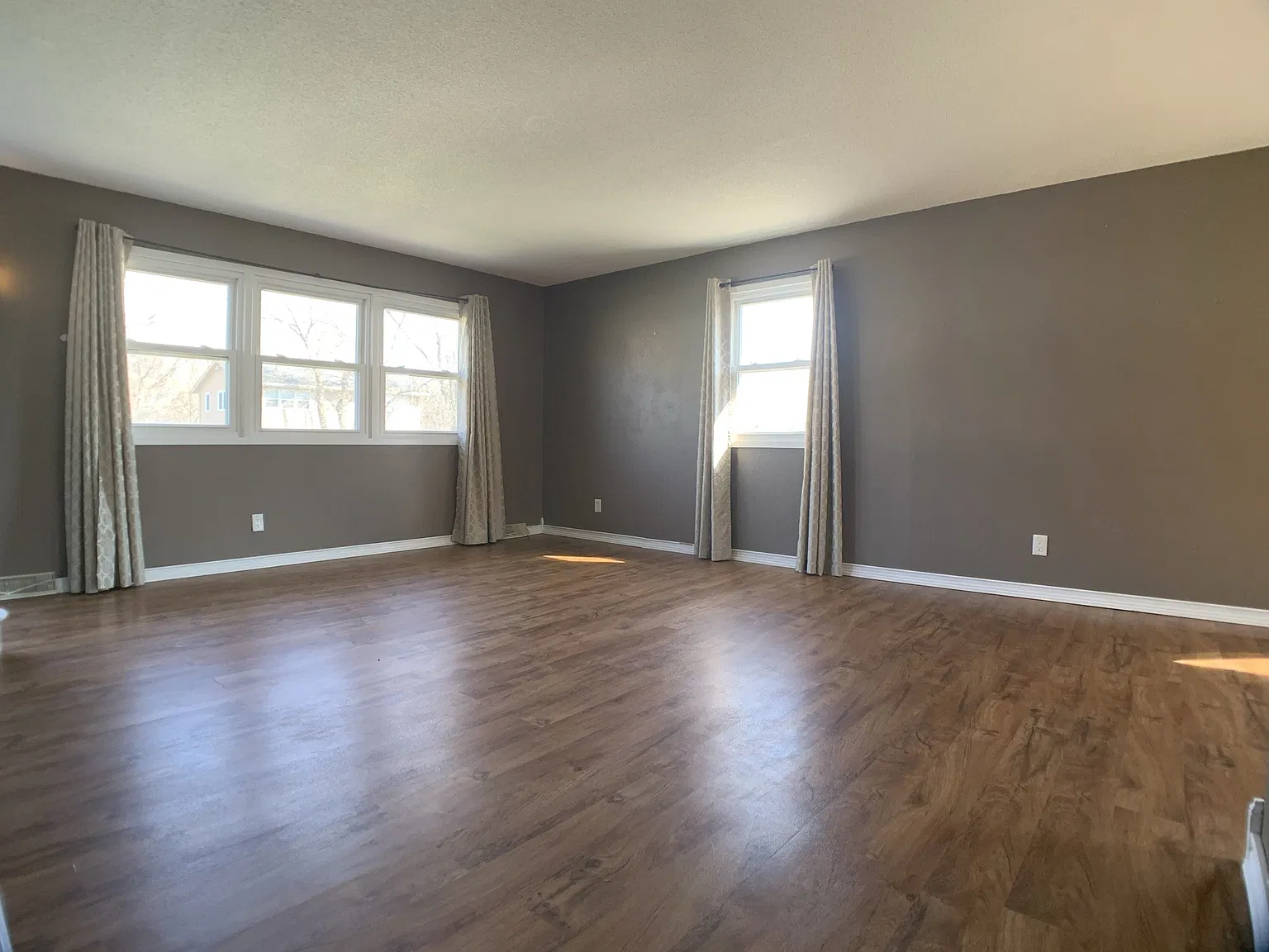 Updated 3 Bedroom Duplex — Photo 3