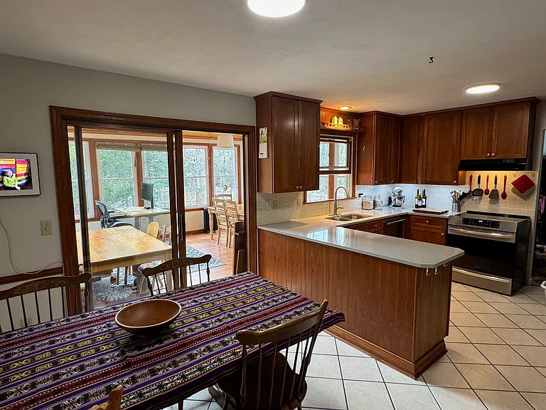 140 Homestead Cir — Photo 2
