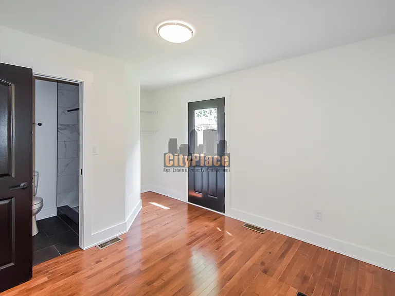 843 N Park Ave — Photo 11