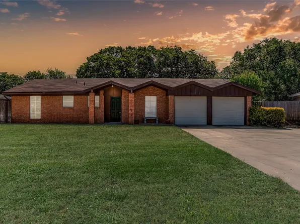 2916 SE 6th St, Mineral Wells, TX 76067