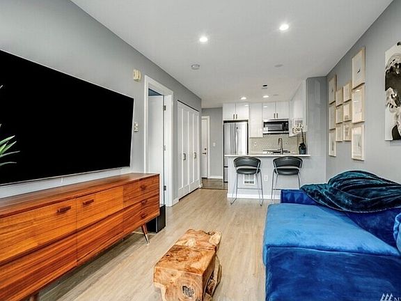 2nd image of 1323 Boren Ave APT 507