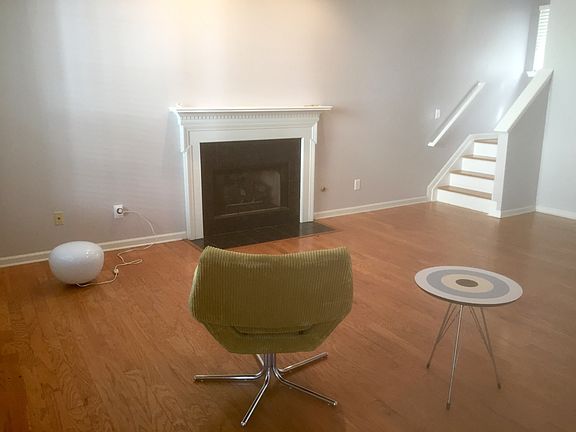 Living room w/fireplace