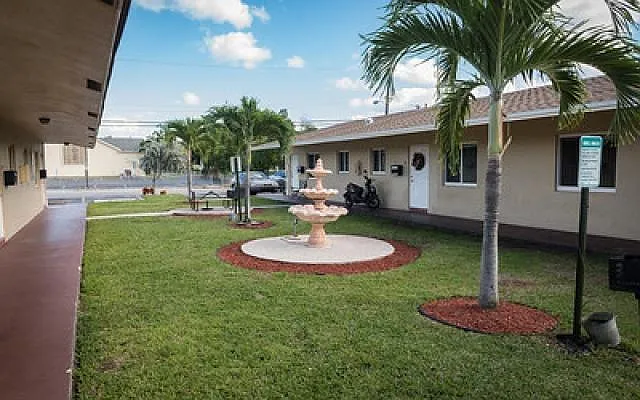 2 bed, 775 sqft, $1,791 — Photo 3