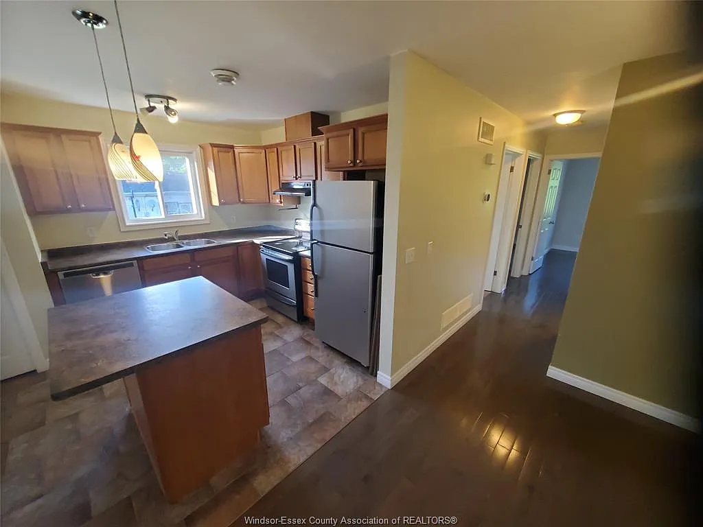 2 bed, $1,695 — Photo 3