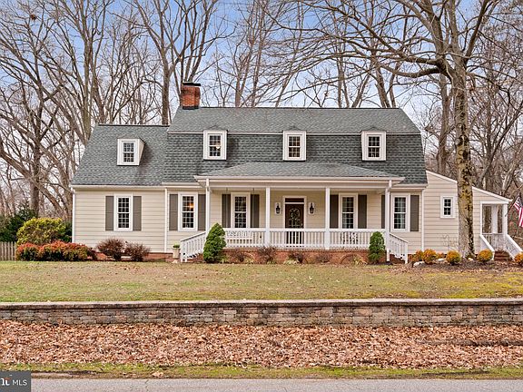 2nd image of 601 Lendall Ln