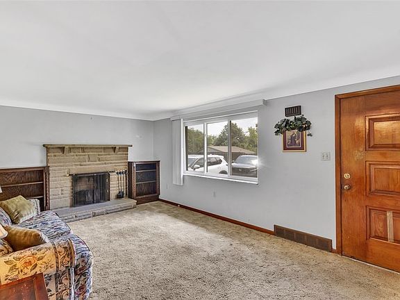 3rd image of 2 Blanchard Ln