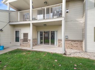 916 Roseland Dr APT 3, Kewaskum, WI 53040
