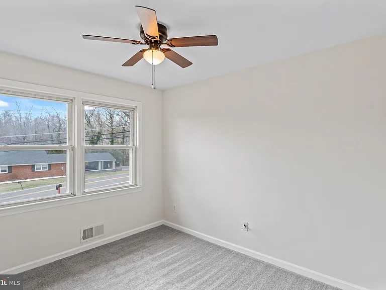 4502 Henderson Rd — Photo 32
